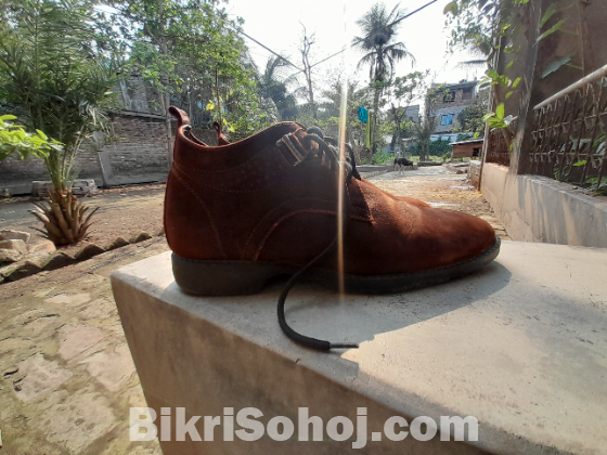 Dr. Martens এর অরজিনাল বুট।